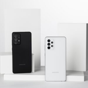 Samsung Galaxy A52 (128GB) – £159.